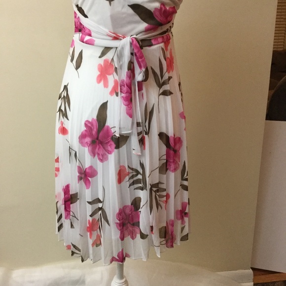 Summer Halter Dress - Picture 5 of 7